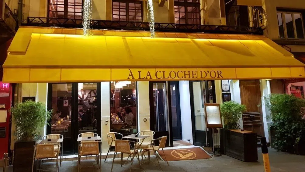 À la Cloche d'Or, Paris