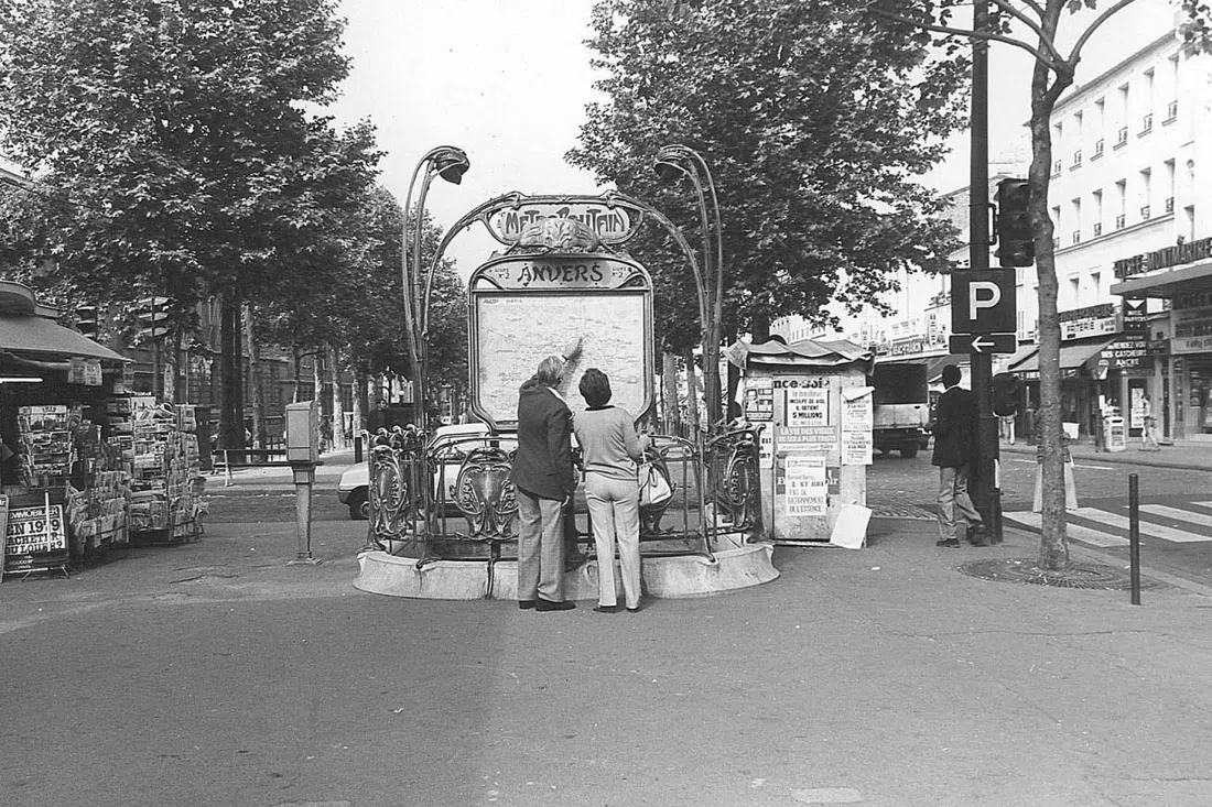Anvers — ingresso di Guimard, square d'Anvers (Metro linea 2), Parigi