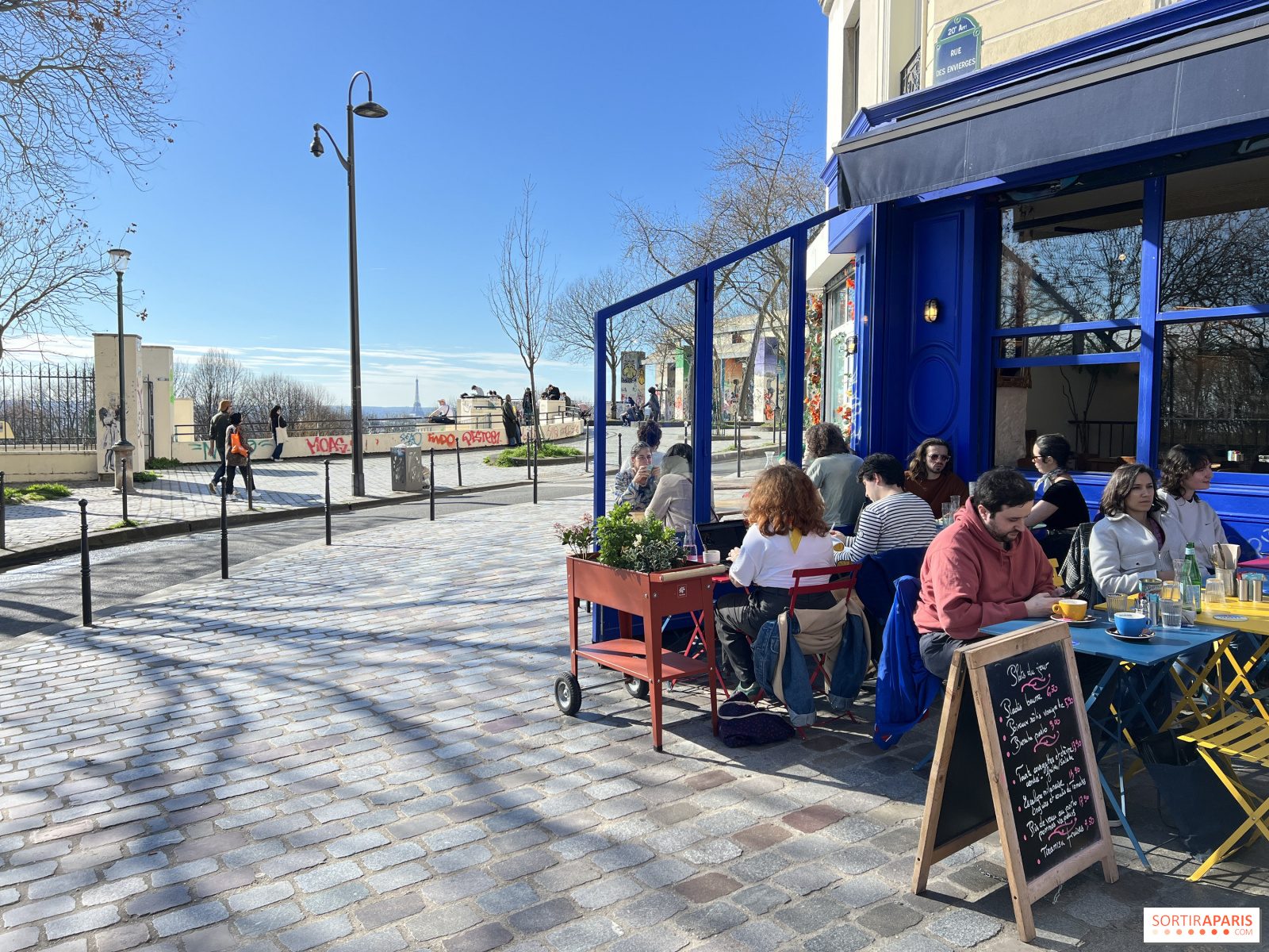 Moncoeur Belleville terrace overlooking Paris with the Eiffel Tower visible