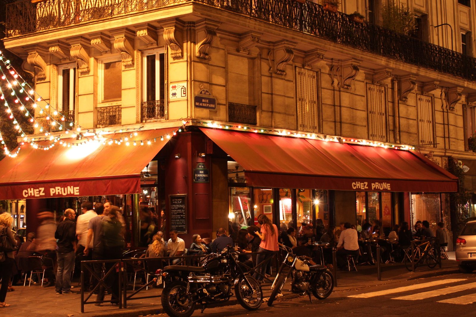 Chez Prune canal-facing terrace on rue Beaurepaire