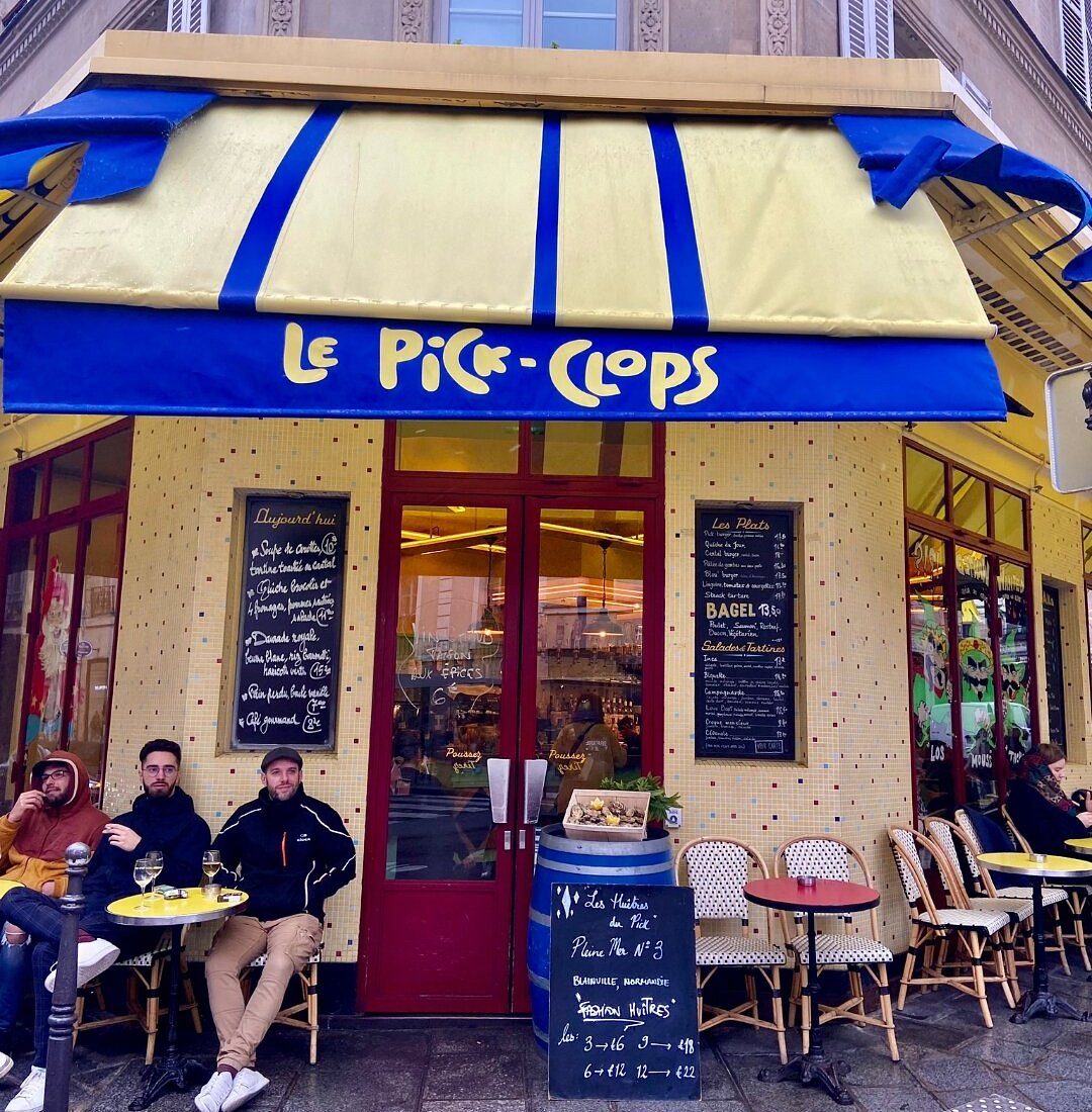 Le Pick-Clops retro diner terrace on rue Vieille du Temple