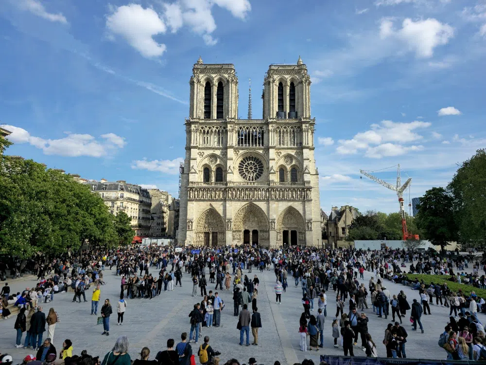 Visiting Notre-Dame de Paris without a paid ticket