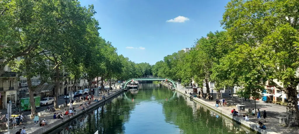 Canal Saint-Martin: el barrio de París donde realmente viven los locales