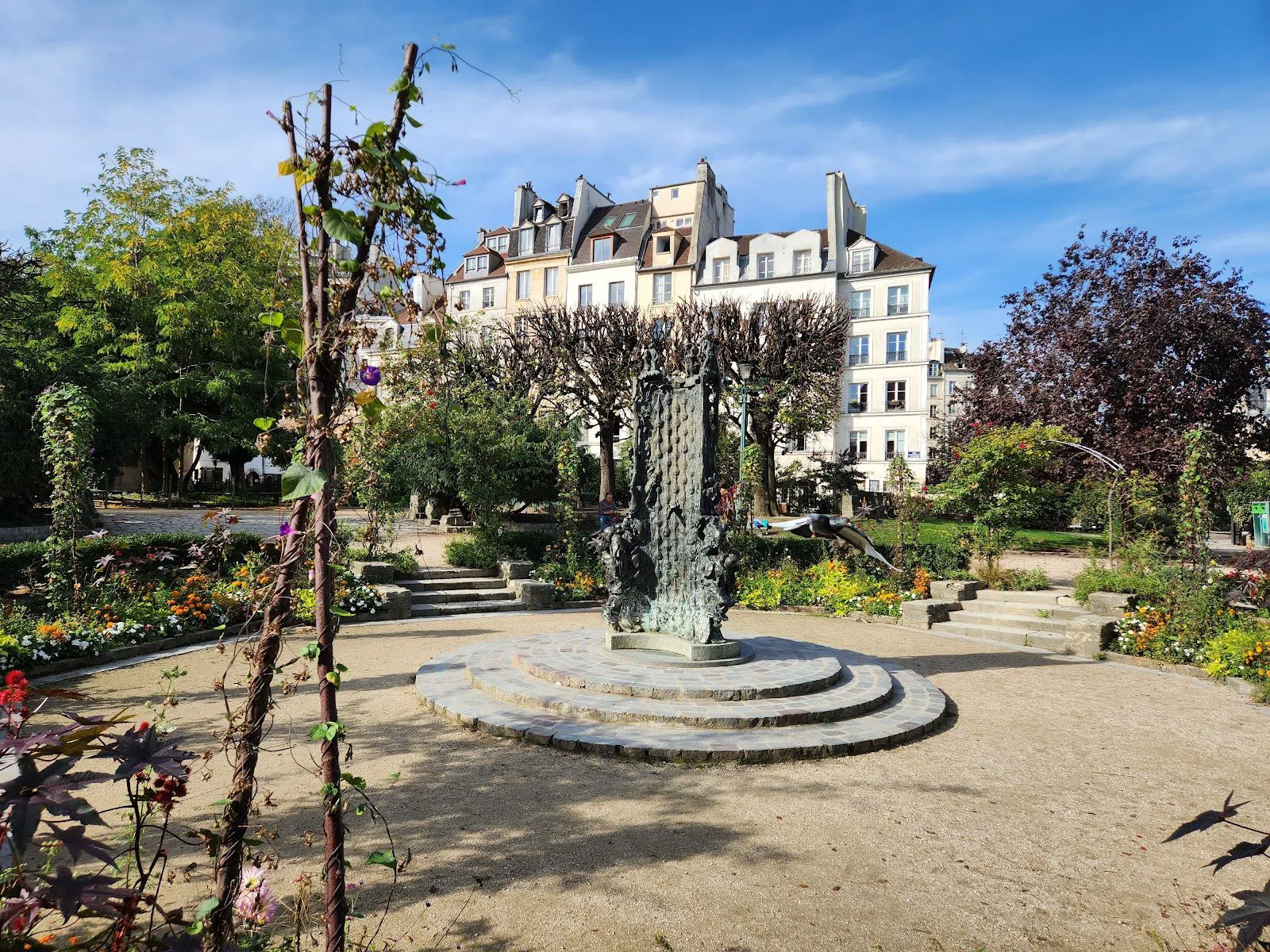 Square René-Viviani-Montebello, Paris