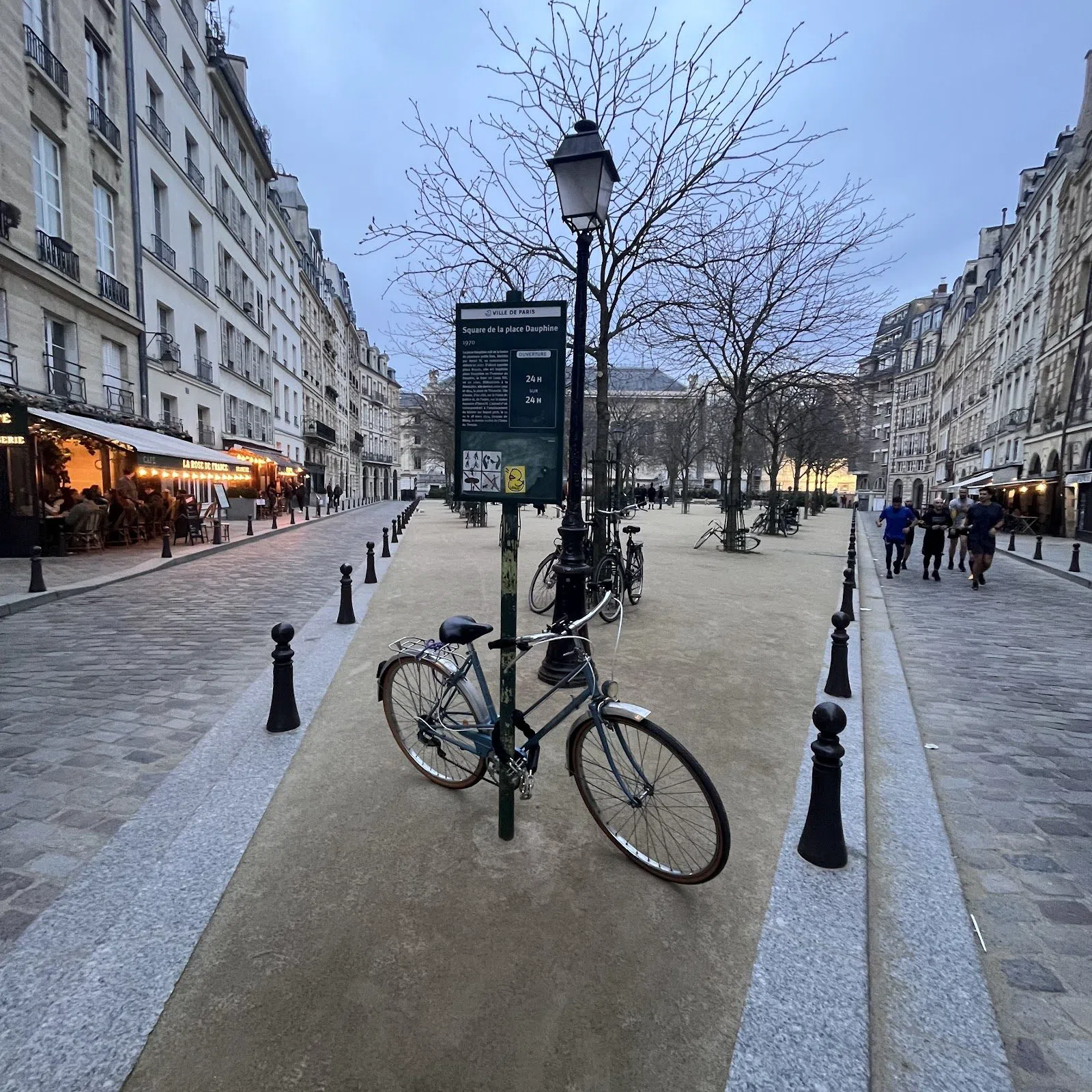 Place Dauphine, Paris