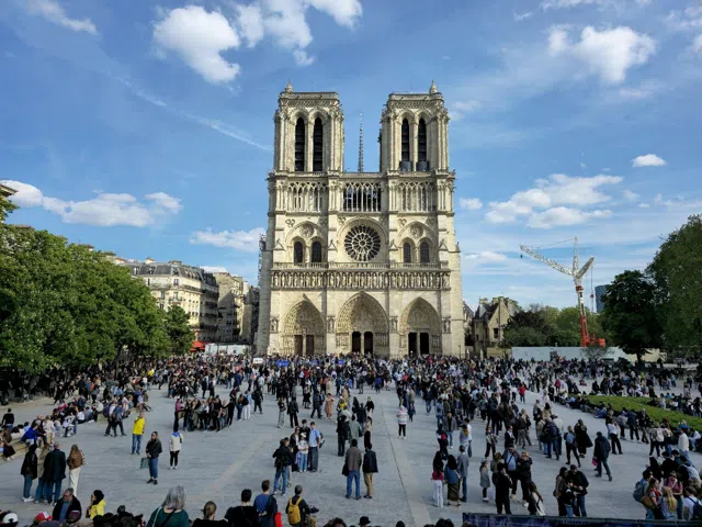 Visiting Notre-Dame de Paris without a paid ticket