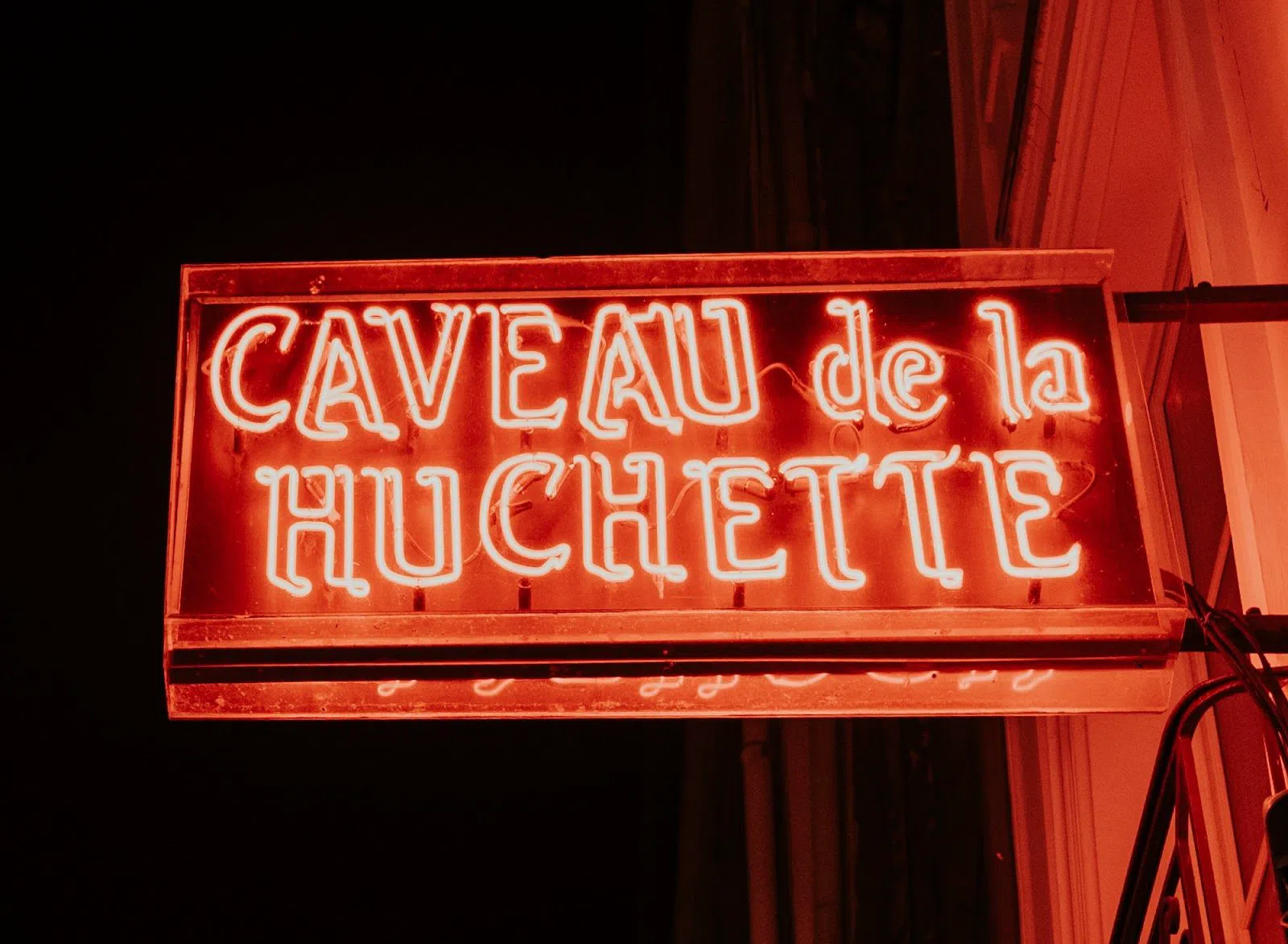 Paris' jazzhuler og kjellerklubber – den underjordiske musikkscenen, de hvelvede kellerne og de sene stedene der det virkelige Paris våkner til live